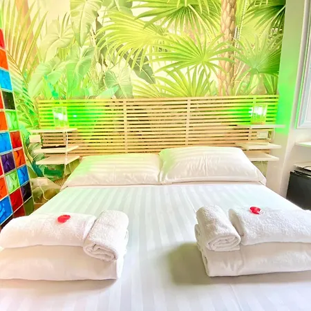 Kiss Me Rome Luxury Rooms-3