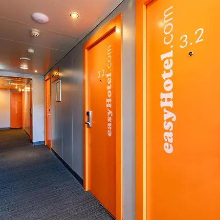 Easyhotel Edinburgh-3