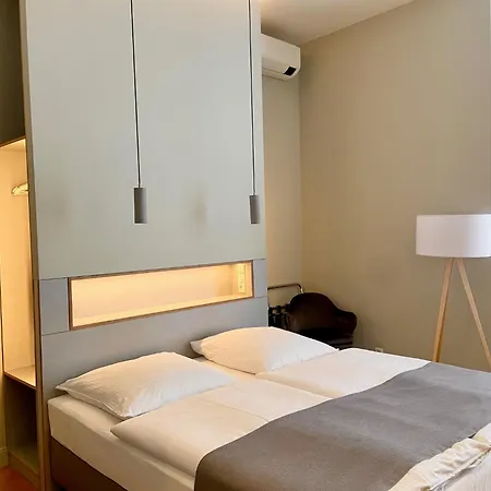 Hotel 38-3