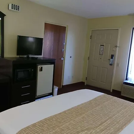 Travelodge By Wyndham Knoxville East-3