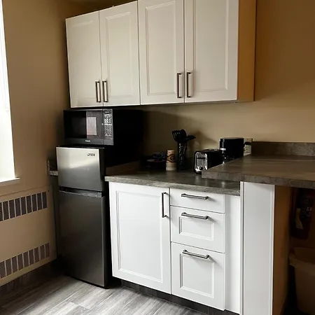 Athabasca Valley Inn & Suites-2