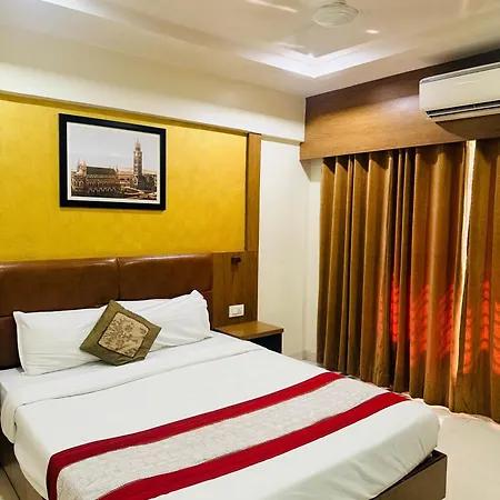 Hotel Crystal Luxury Inn- Bandra-3
