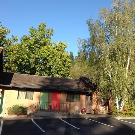 Humboldt Redwoods Inn-3