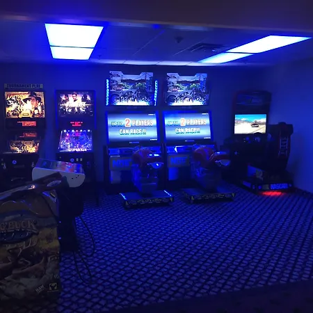 Ramada By Wyndham Niagara Falls/Fallsview-2