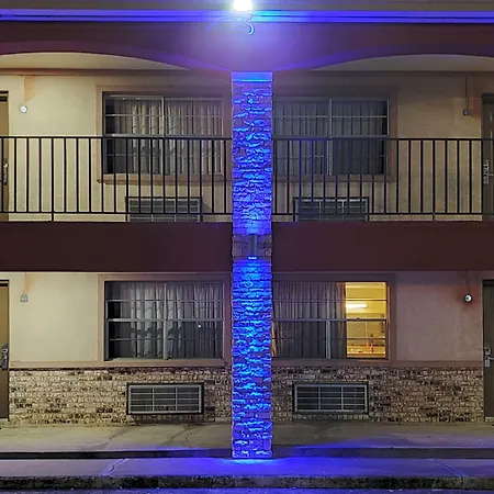 Econo Lodge Inn & Suites Sealy-3