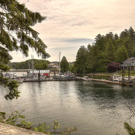 Waters Edge Shoreside Suites-3