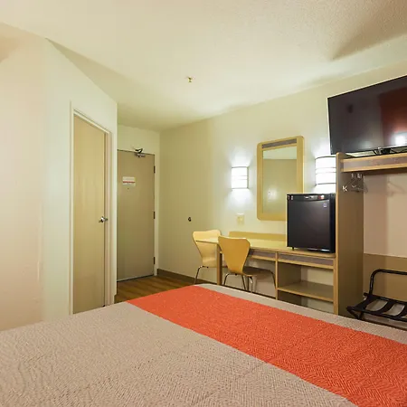 Motel 6-Whitby, On - Toronto East-3