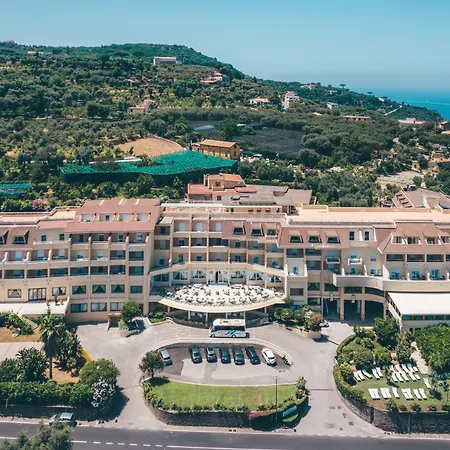 Grand Hotel Vesuvio-3