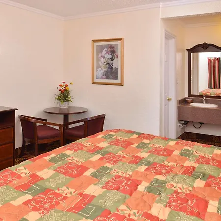 Americas Best Value Inn & Suites Klamath Falls-3