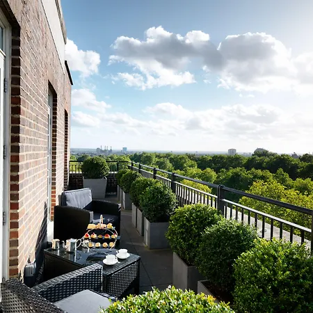 Grosvenor House Suites-2