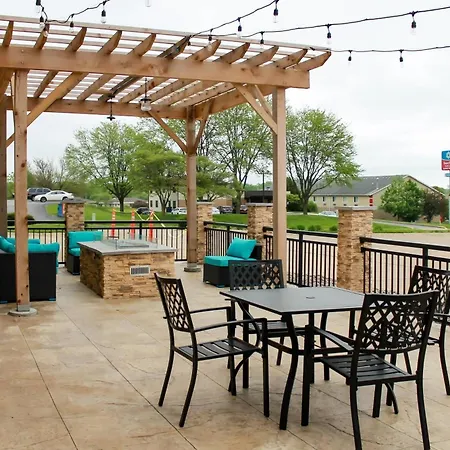 Clarion Pointe Bettendorf - Quad Cities-3