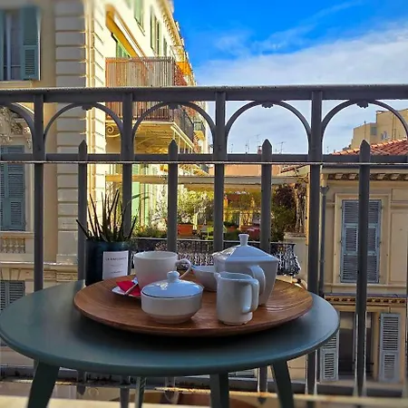 Le Petit Trianon Et Le Charme Des Suites-3