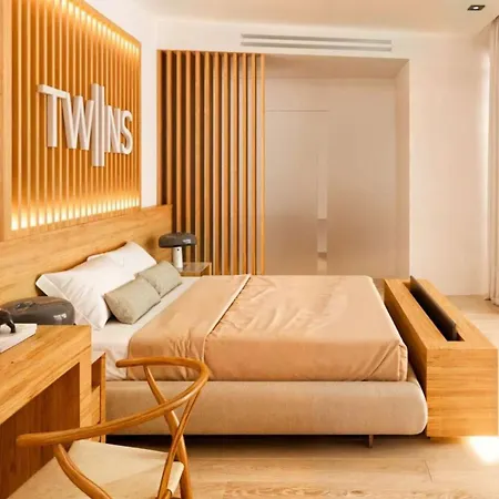 The Ibiza Twiins - 4* Sup-2