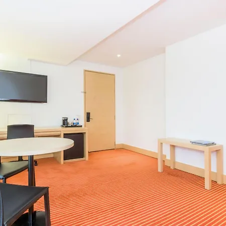 Fairfield By Marriott Bogota Embajada-2