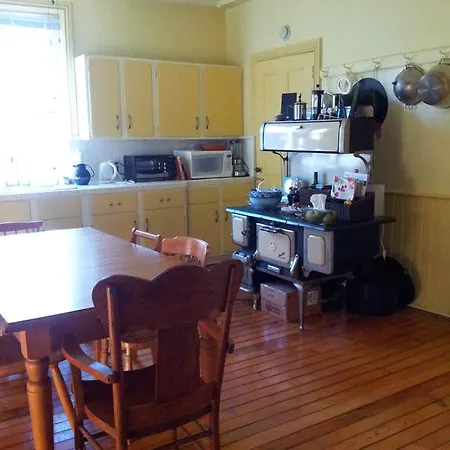 Laura'S Bed & Breakfast-3