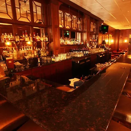 Columbia Club-3