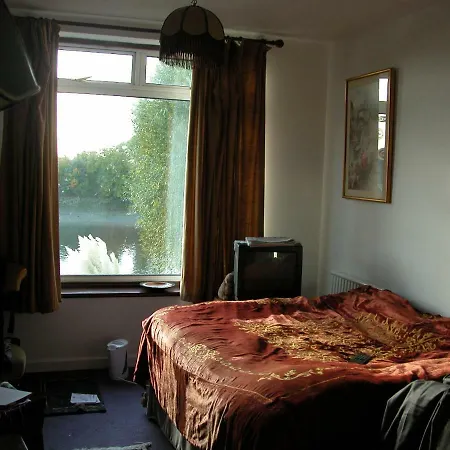 Chiswick Riviera With Free Parking-3