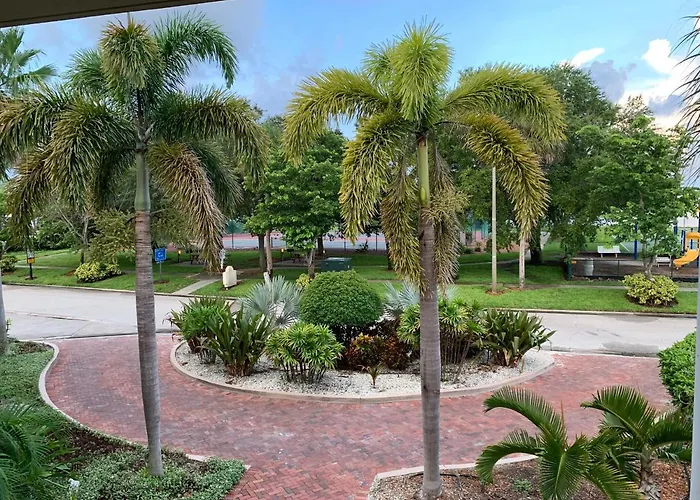 Resort Condo, Private Beach, Balcony With Water Views Bayside Retreat Ruskin