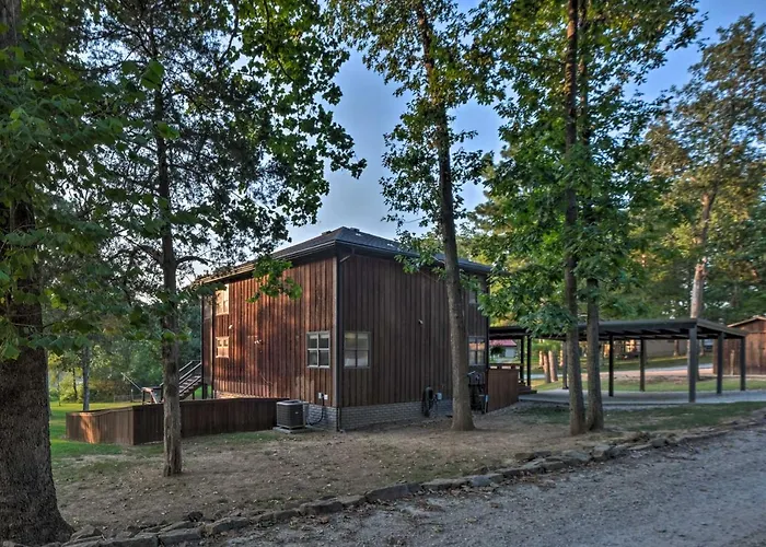 Waterfront Beaver Lake Hideaway W/ Kayaks & More!
