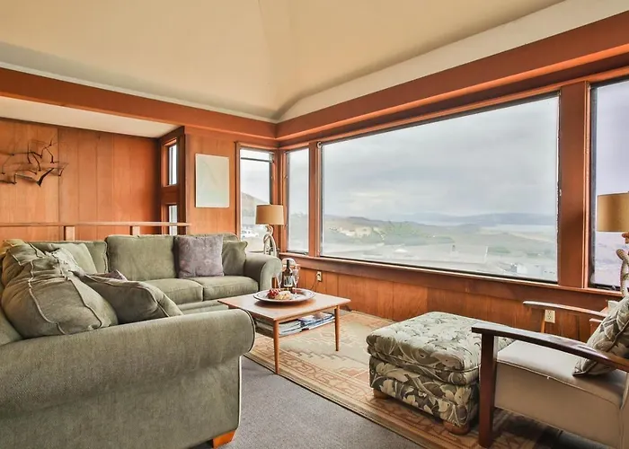 Abalone Alcove! Hot Tub! Pool Table! Amazing Views! Fast Wifi!! Dog Friendly!