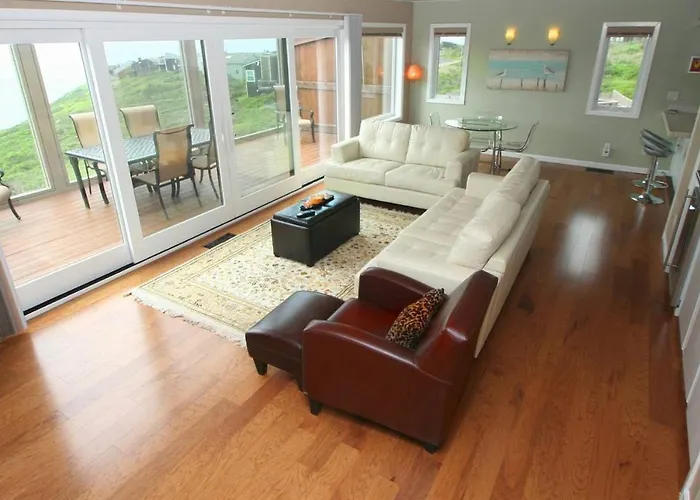 Beach Nest! Hot Tub! Sauna! Bbq Grill! Amazing Views!! Romantic Getaway! Dog Friendly!!
