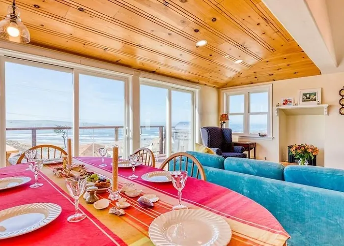 The Lookout! Stunning Views!! Walk To Beach! Bbq! Fast Wifi!! Dog Friendly!
