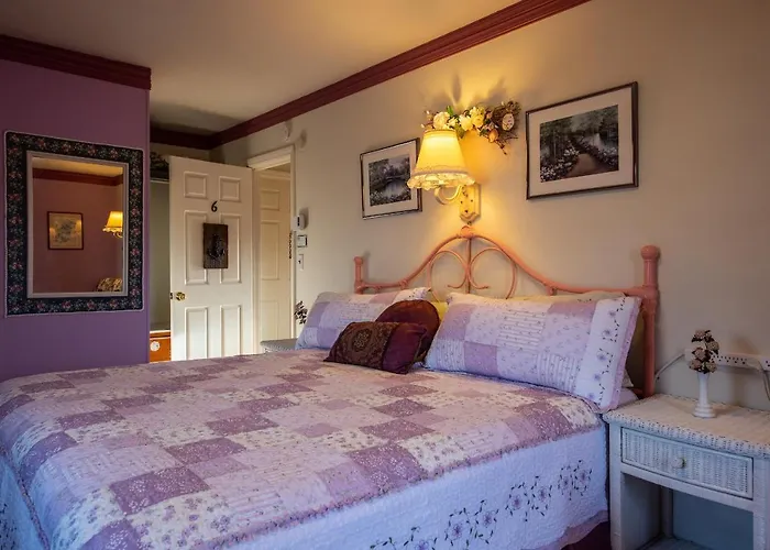 A Cape Cod Ocean Manor Inn