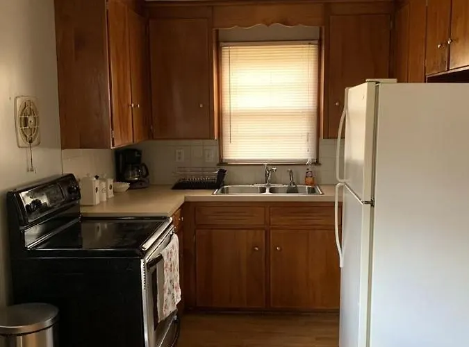 Niagara Falls Private Brick Vacation Home