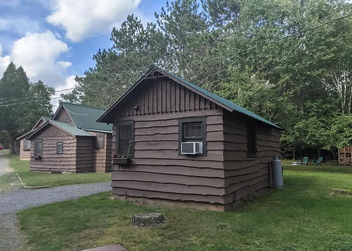 Moreno'S Adirondack Cabins