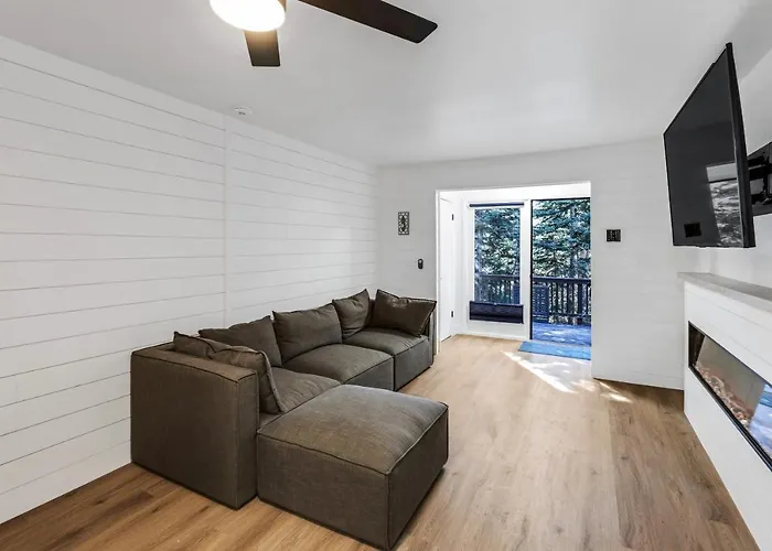Beautiful Ski-In Ski-Out Condo Located On The Eagle Point Resort! Condo