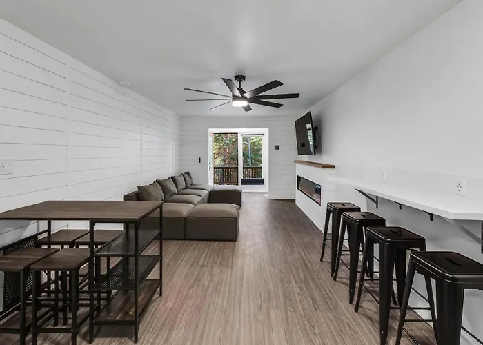 Beautiful Ski-In Ski-Out Condo Located On The Eagle Point Resort! Condo