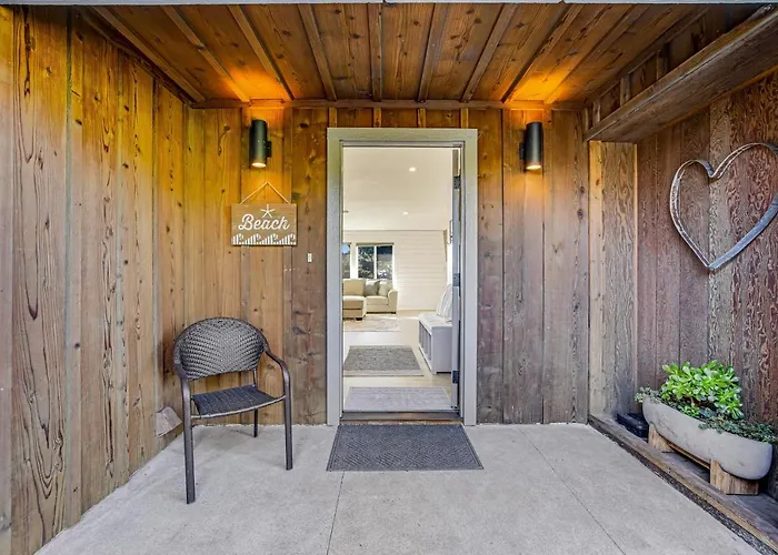 Stylish House With Ocean Views Hot Tub Game Room