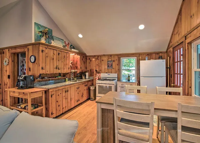 Swim & Unwind! Follins Pond Cottage Near Beach