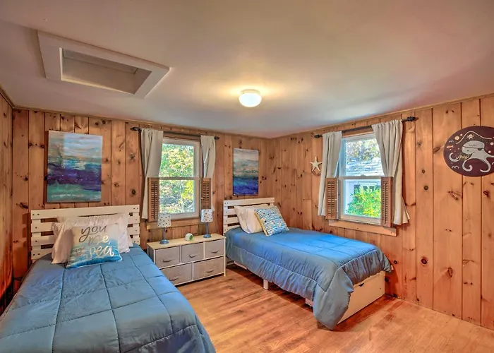 Swim & Unwind! Follins Pond Cottage Near Beach