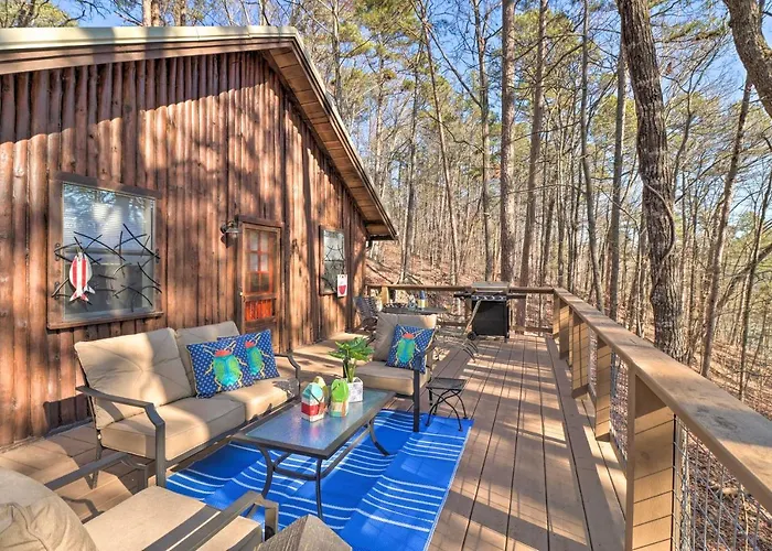 Scenic Greers Ferry Cabin W/ Deck + Fire Pit!