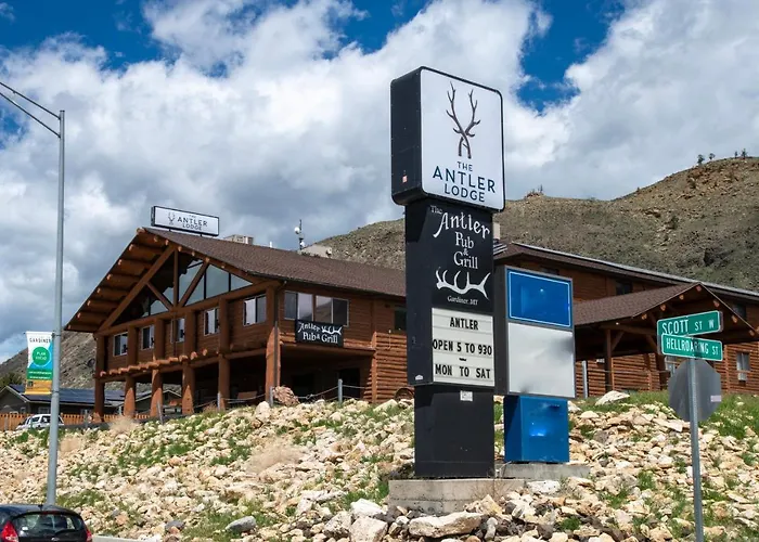 The Antler Lodge - Gardiner