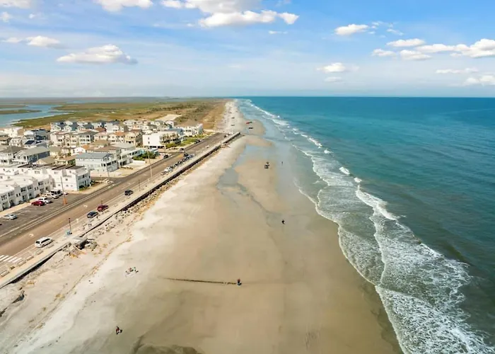 Spectacular 3 Bedroom Condo One Block To The Beach