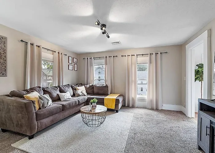 New!! Entire Apartment Minutes From Winni Lakes