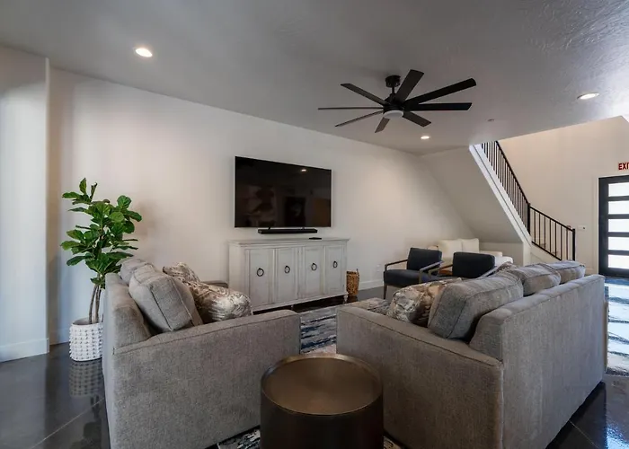 The Latitude Adjustment Spacious Getaway With Hot Tub Community Pool Golf Courses And Close To Zion