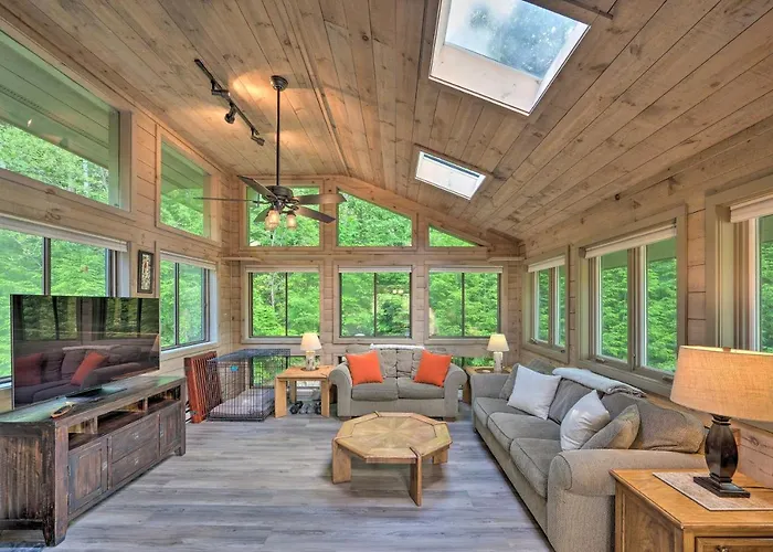House W/ Balcony ~ 5 Mi To Cranmore Resort!