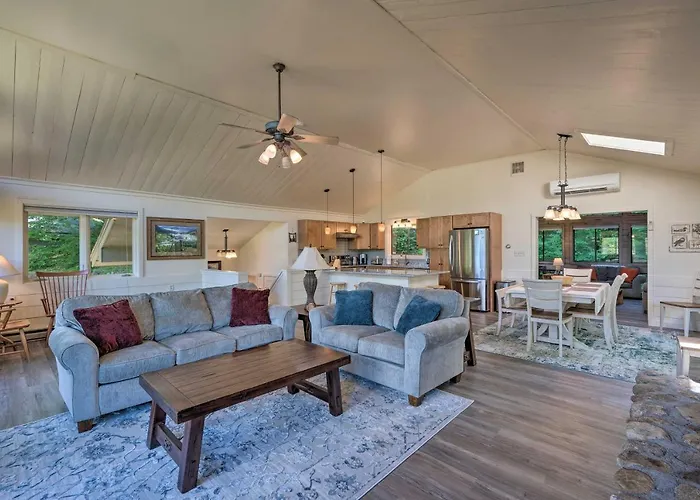 House W/ Balcony ~ 5 Mi To Cranmore Resort!
