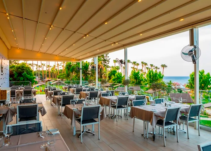Cavo Maris Beach Hotel & Suites