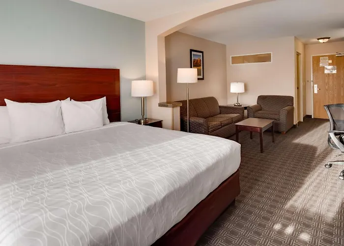 Best Western Plus Gateway Inn & Suites - Aurora