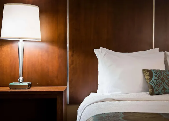 Best Western Plus Airport Inn & Suites