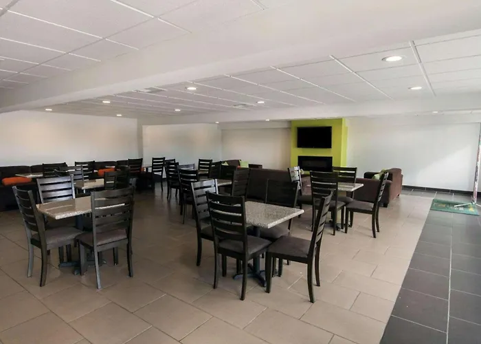 Quality Inn & Suites Airport