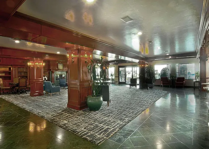 Azure Hotel&Suites Ontario Trademark Collection By Wyndham