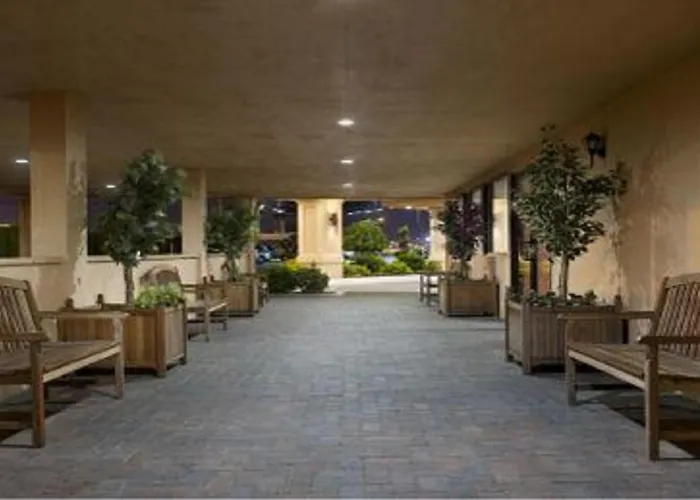 Wyndham Garden Hotel Newark Airport