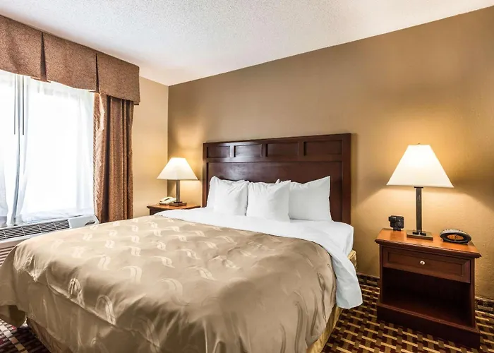 Quality Suites Paducah I-24