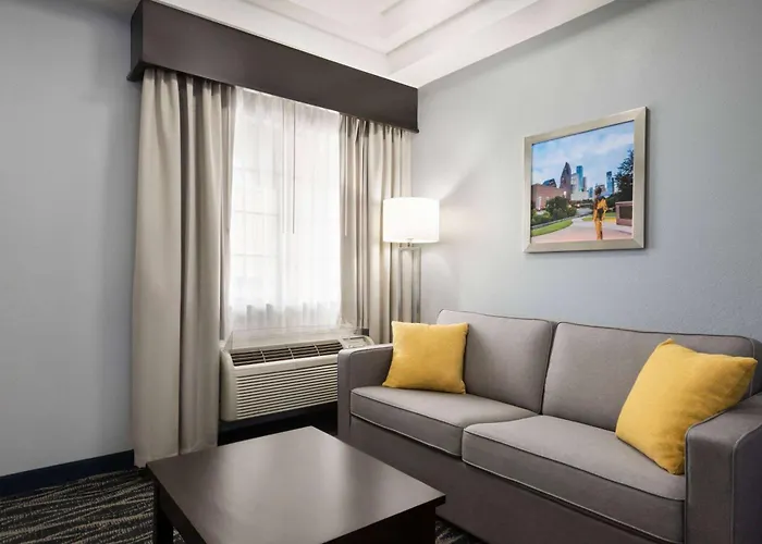 Days Inn & Suites By Wyndham Houston Hobby Airport