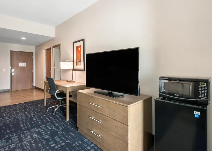 Comfort Suites Fort Lauderdale Airport & Cruise Port